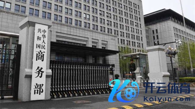 开首：新华社